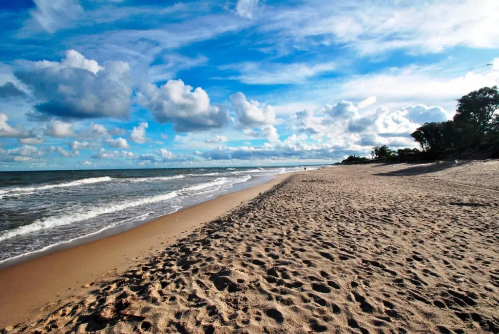 Jasnoszary Apartament Sun Seasons 24 w Kołobrzegu Blisko Morza by Noclegi Renters