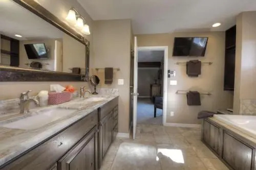 Fox Run 5 Br home by RedAwning