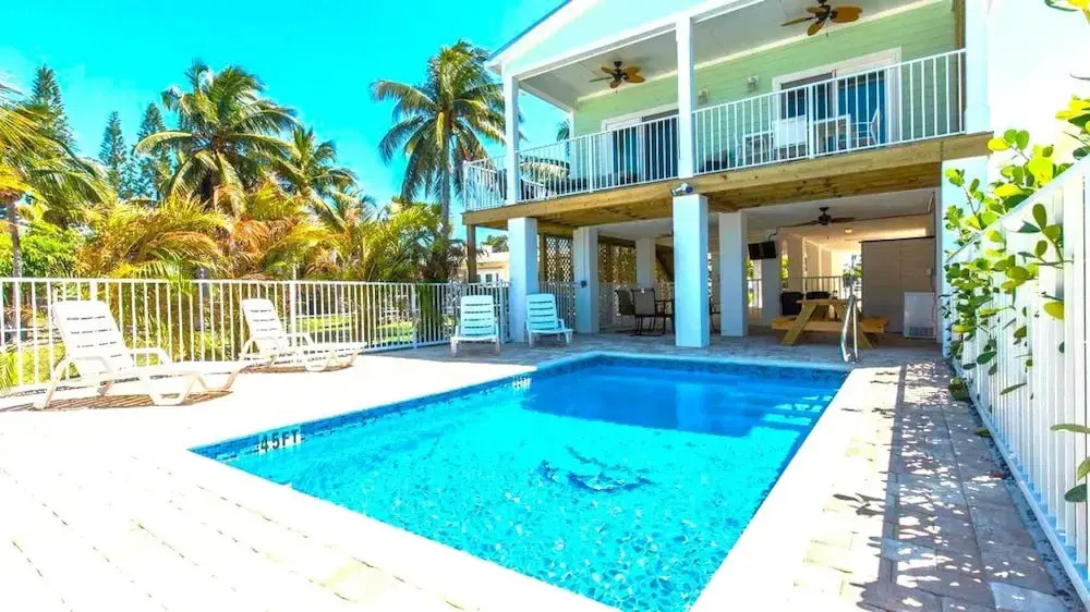 8 Waterfront 4 Bed 3 Bath Pool Home w Free Dock