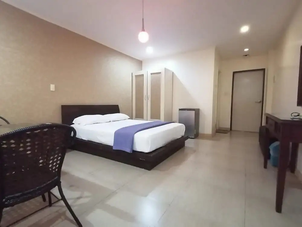 Oyo 654 Golden Hotel