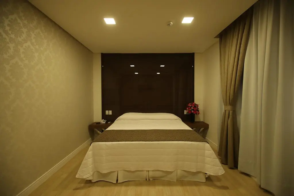 Holiday & Business Hotel - Em frente ao Centro de Eventos e Arena Conda