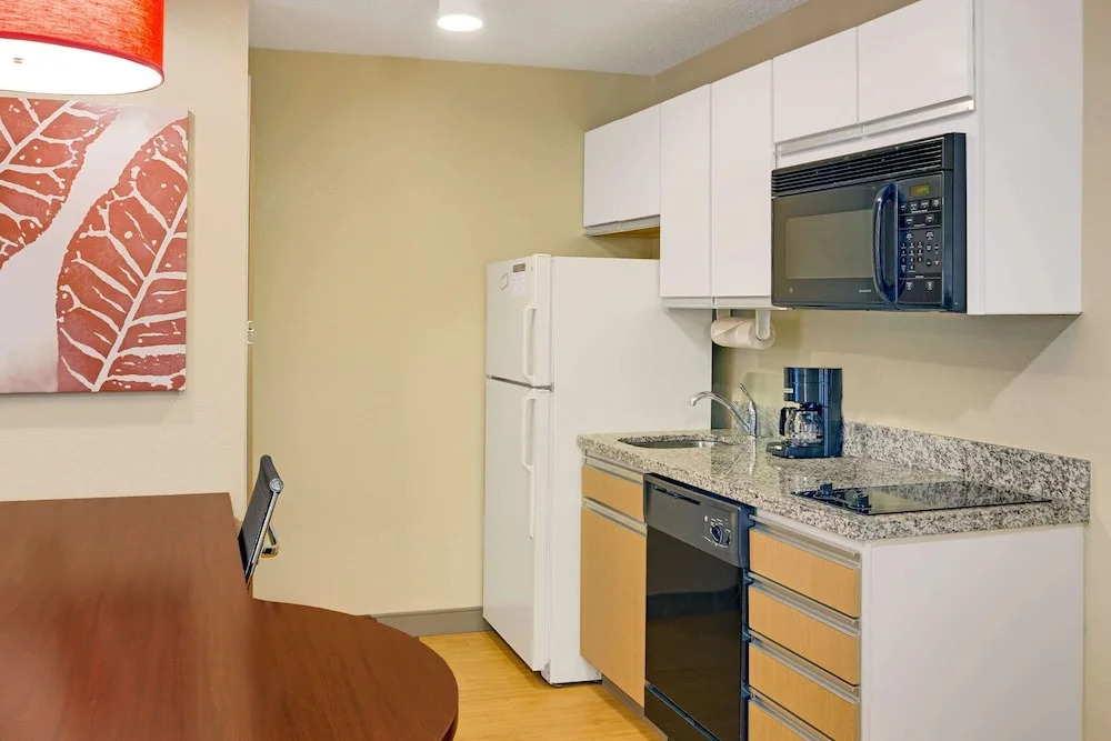 Hawthorn Suites by Wyndham Chicago Schaumburg