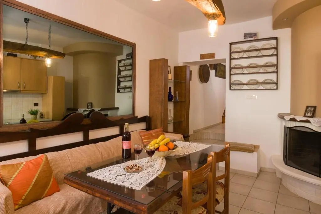 [kritsa house]