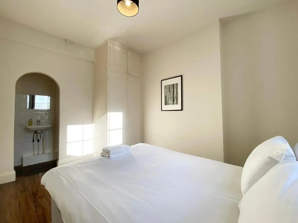 Stylish Maisonette and studio in Victoria