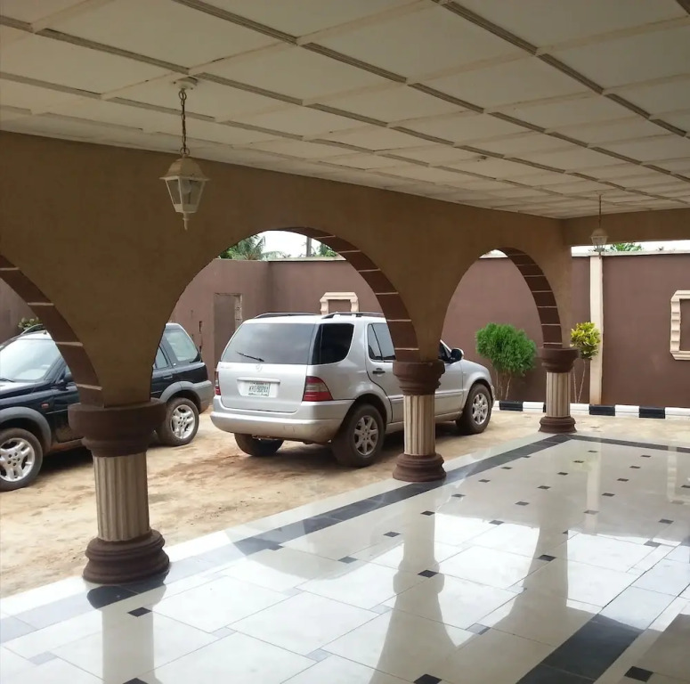 Longe Villa