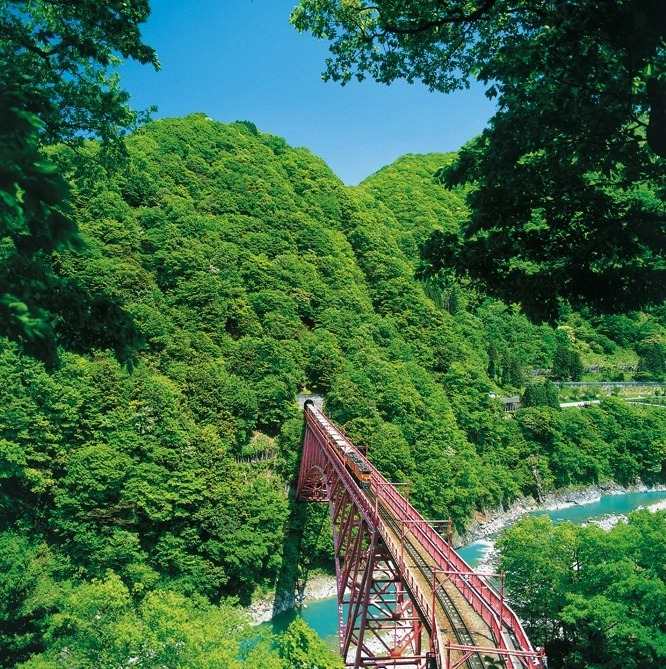 Kurobe Gorge Truck train Ekimae Feel Unazuki