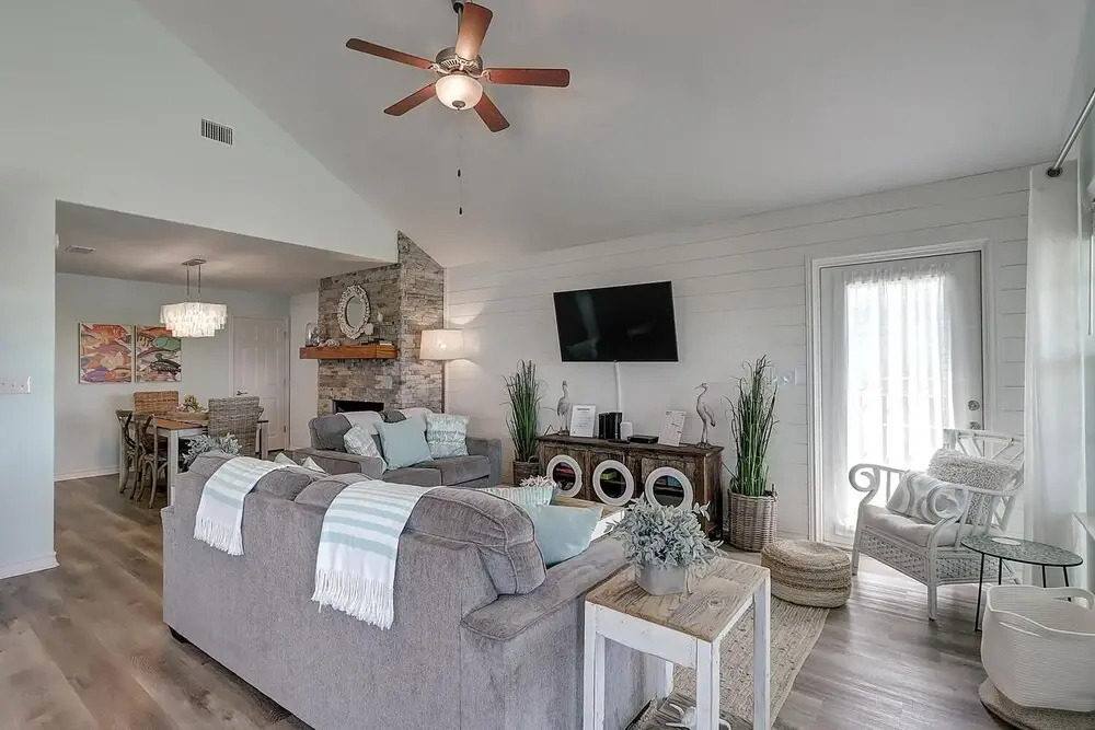 Pelican Paradise 3 Bedroom Home by Redawning