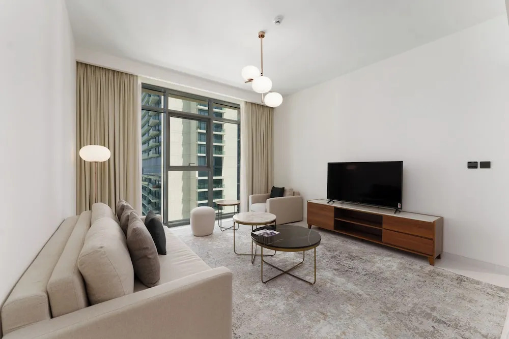 Maison Privee - Upscale Apt w/ Partial Dubai Marina & Palm Views