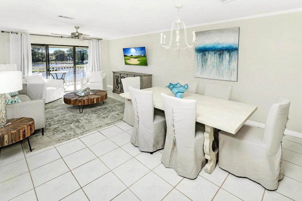 913 Harbour Point