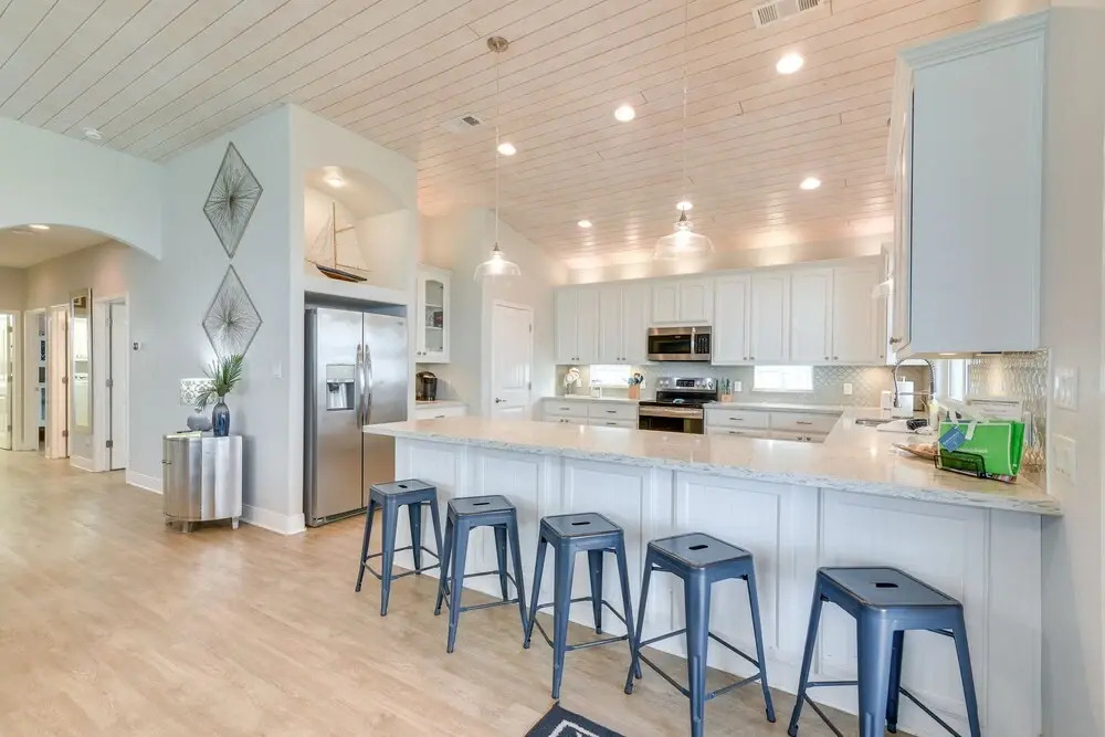 Luxe Crystal Beach Retreat w/ Views! Walk to Shore