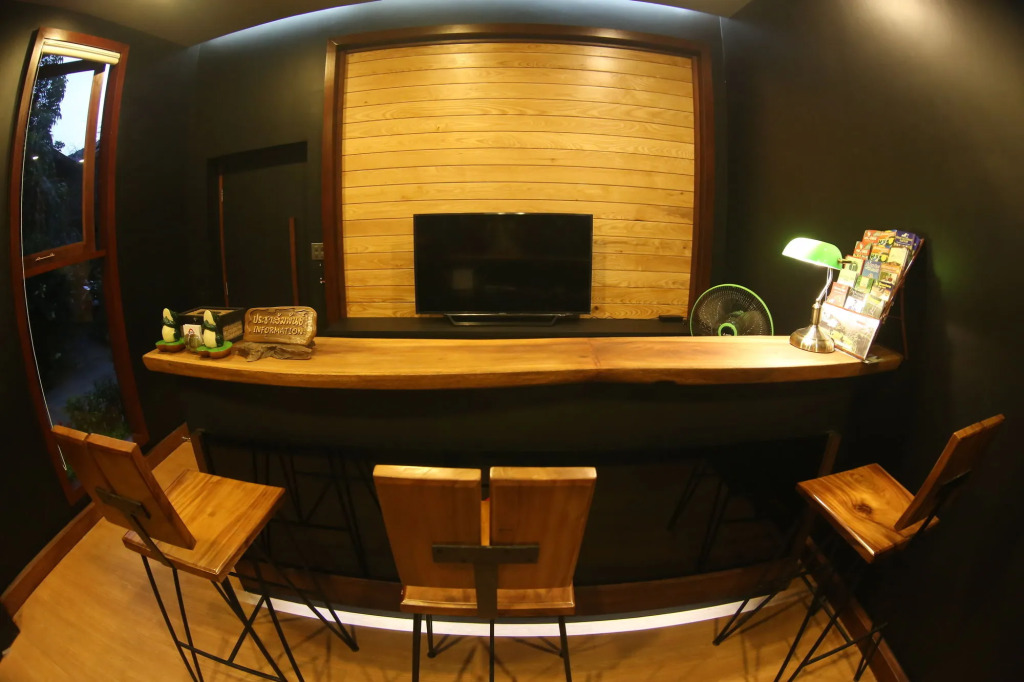 Ashi Poshtel