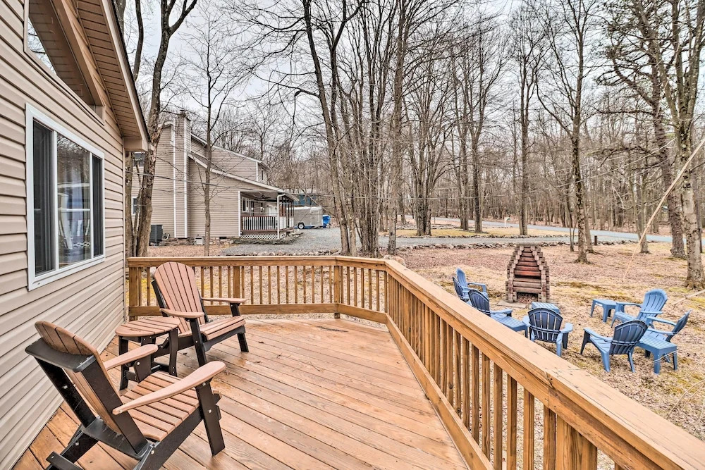 Albrightsville Cabin w/ Fire Pit: Swim, Hike & Ski