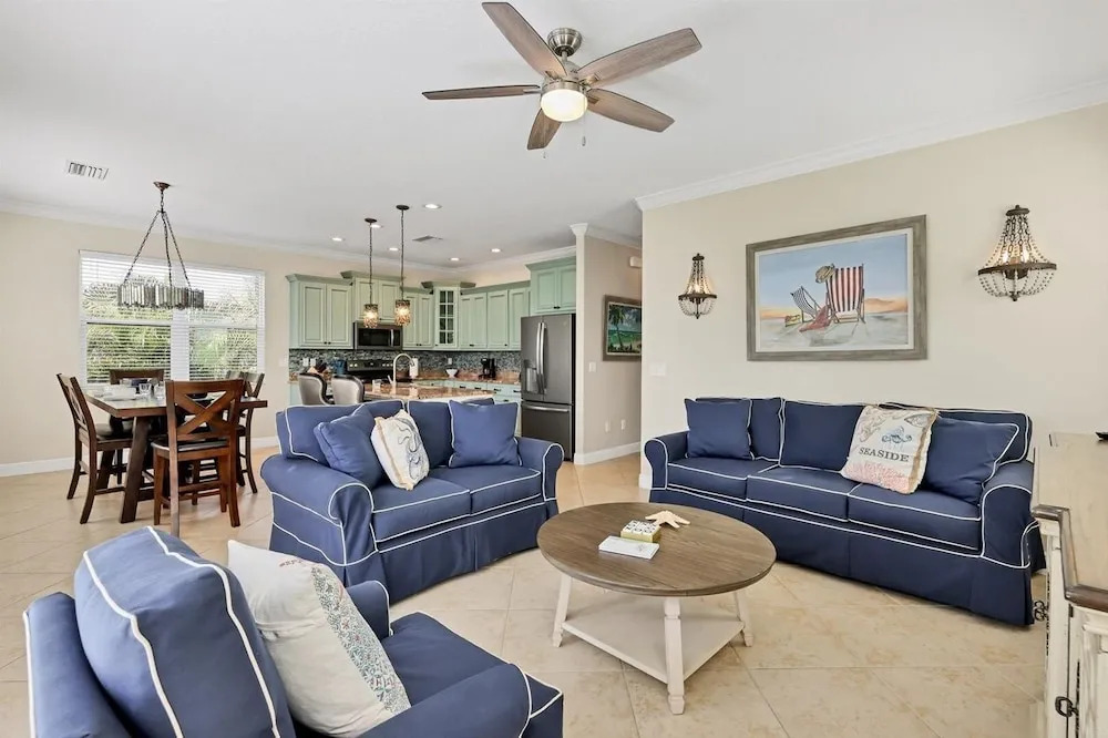 Aqua Vista 4 Bedroom Home by RedAwning
