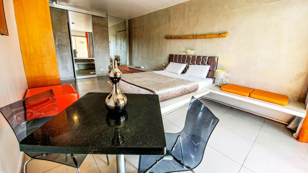 Cocoon Hotel & Lounge