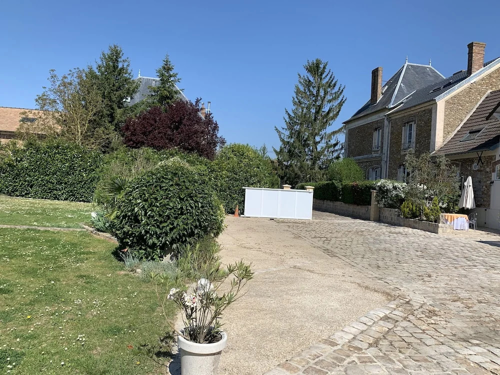 Gîtes du Domaine dAuxonnettes L&J EVENEMENTS