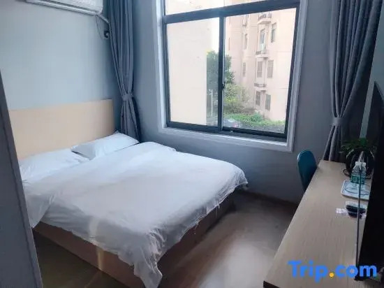 Huadu Express Hotel (Feixi Normal School Greenbelt Metro)