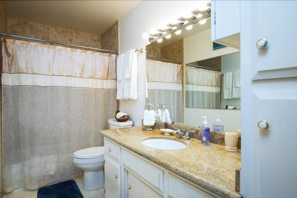 Lake View Condo #25-2 2 Bedrooms 2 Bathrooms Condo
