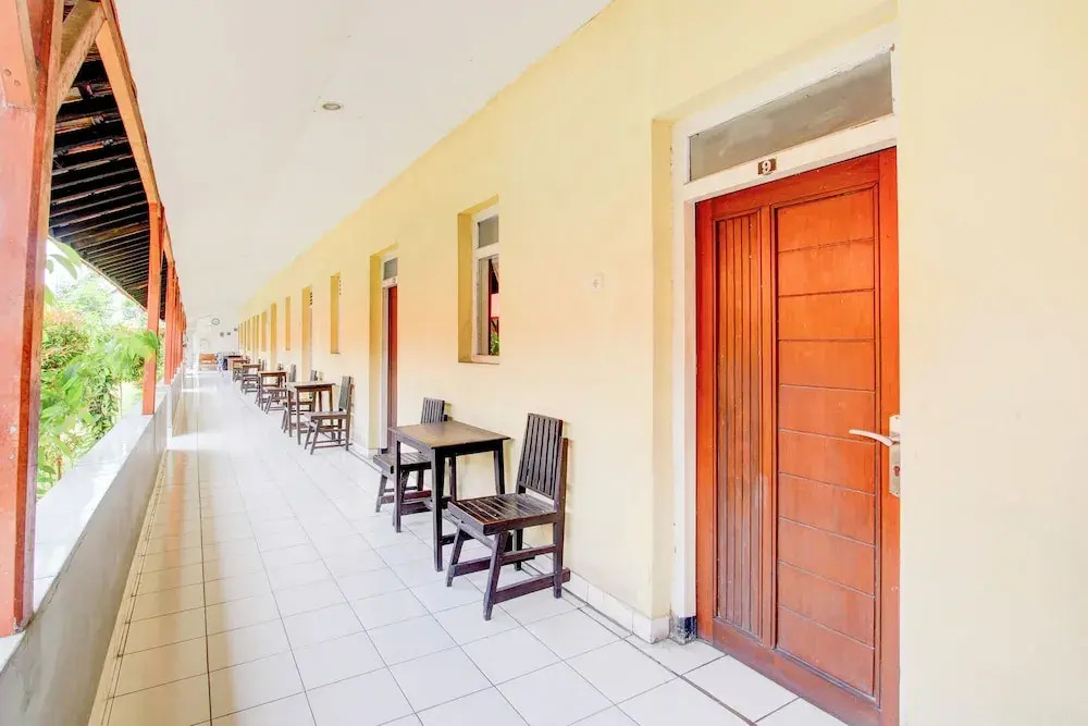 OYO 94761 Hotel Indah