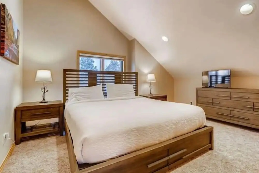 Perfect For Your Family Vacay With Private Hot Tub! 4 Bedroom Home by RedAwning