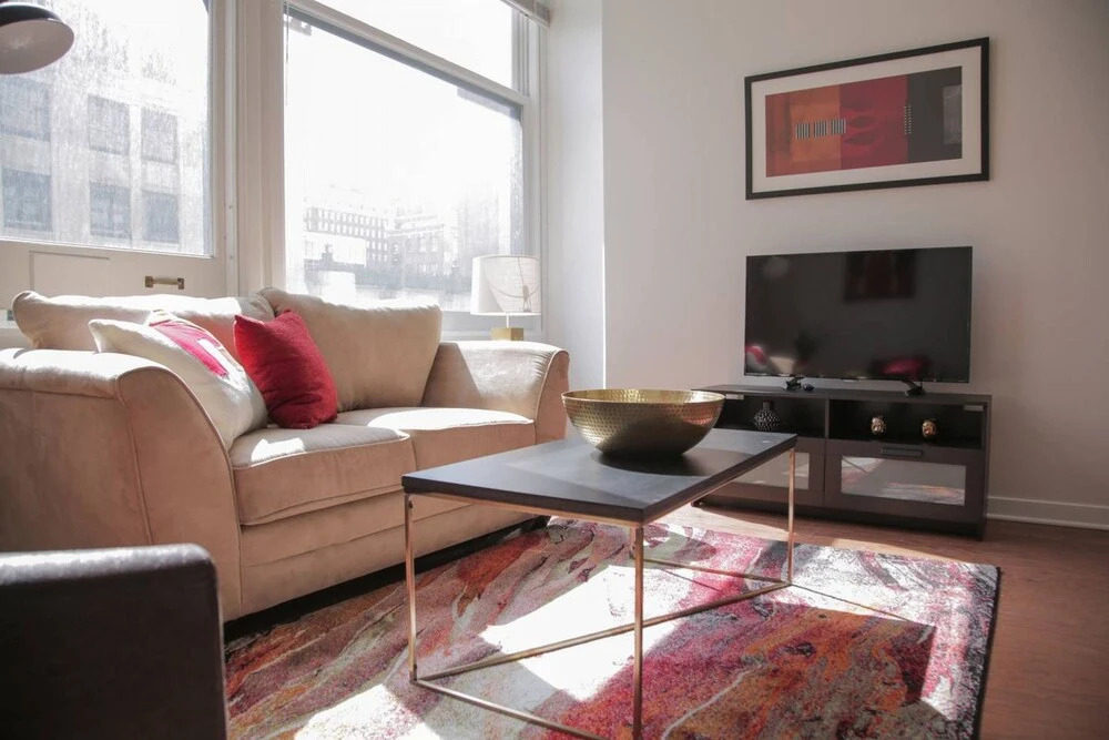 Art Deco 1BR in Historic Block Downtown