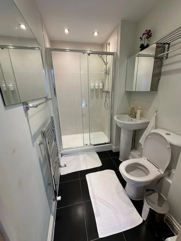Tony's Court, Beautifully Furnished 2bedrooms Flat
