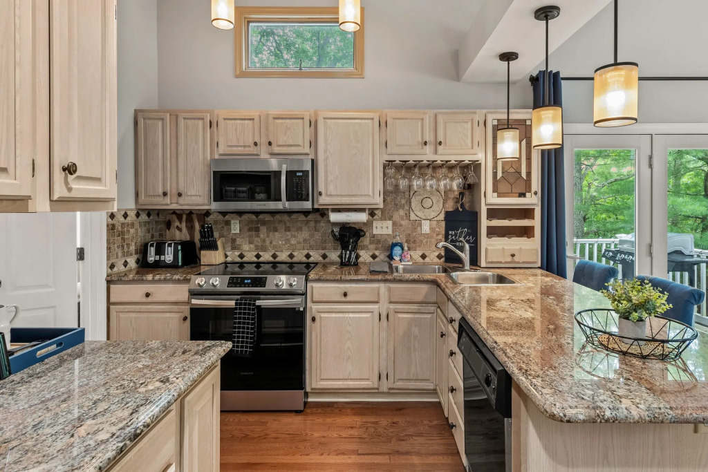 The Boulder Inn by Avantstay Indoor Hot Tub, Game Room, Outdoor Fire Pit