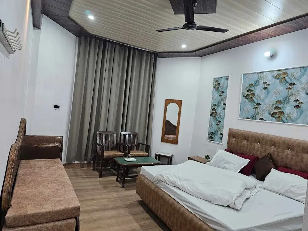 Chauhan Annexe