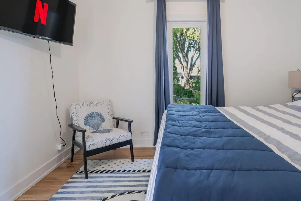 The Blue Sapphire on Mineola Bay - 3br/3ba Luxury Lakefront Home on Mineola Bay Stunning Views on Chain O Lakes