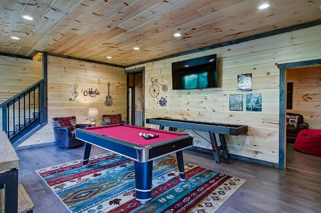 Luxury Brand New Cabin 5b 5.5ba with Arcade, Theater
