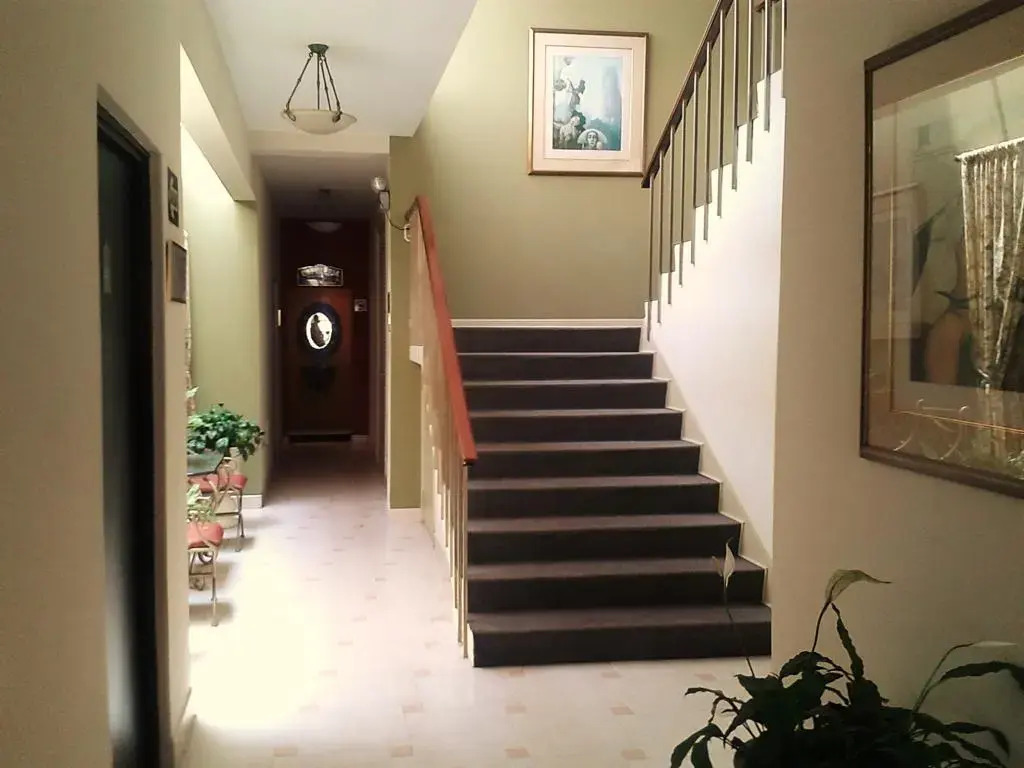 Leon De Oro Inn & Suites