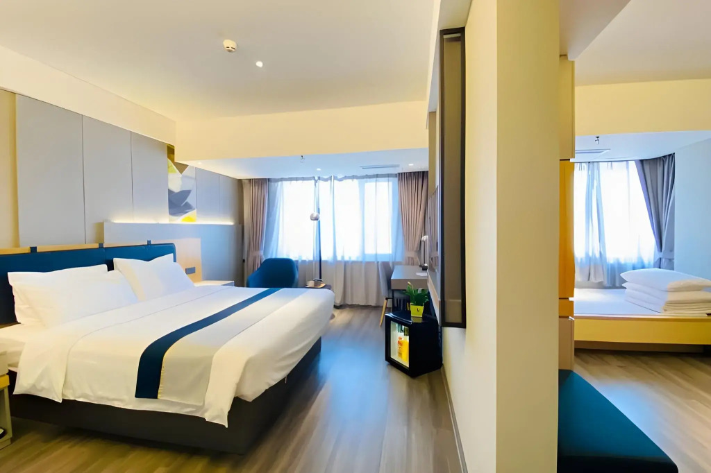 Homeinn Selected Hotel (Dandong Railway Station Post and Telecommunications Building)