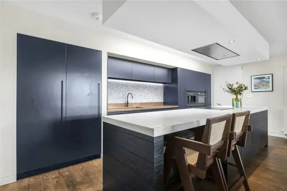Stunning Shoreditch Penthouse Red5