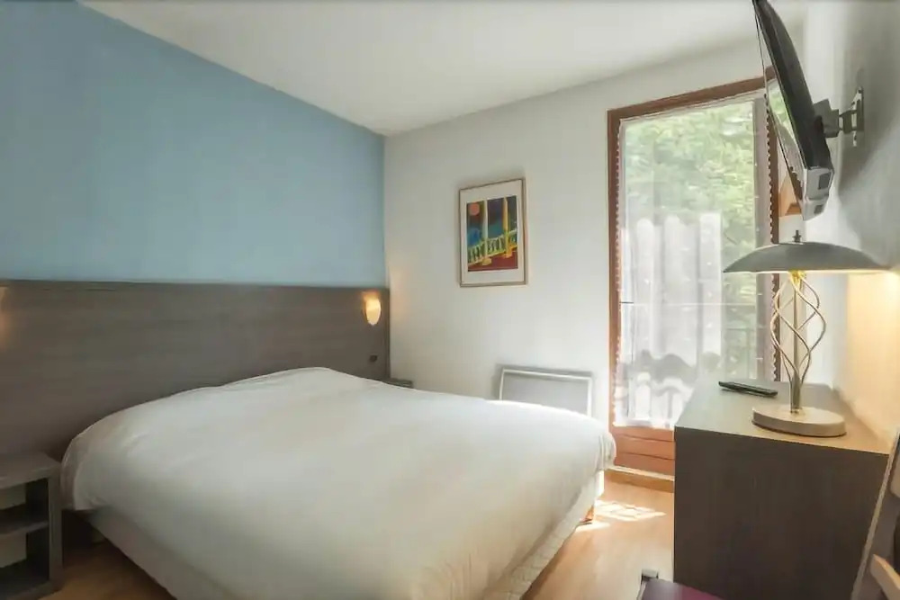 Logis Hôtel La Cascade - Lyon Nord