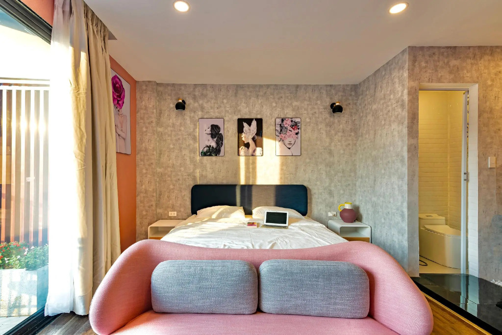 Minimalist & Modern Apartment III