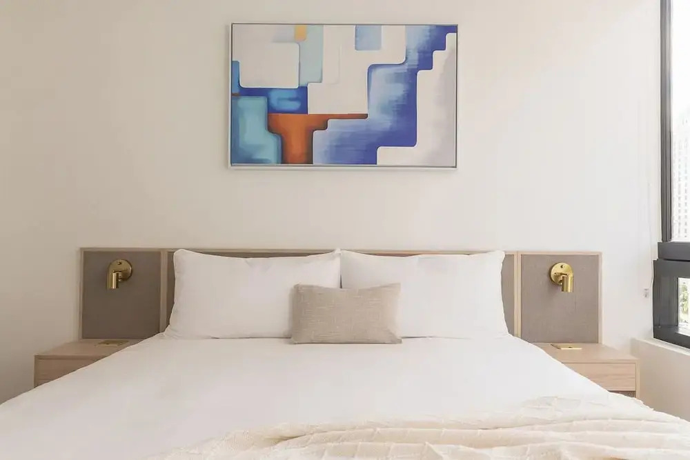 District 225 • 2 BD/2BTH • 20th Fl • Free Spa