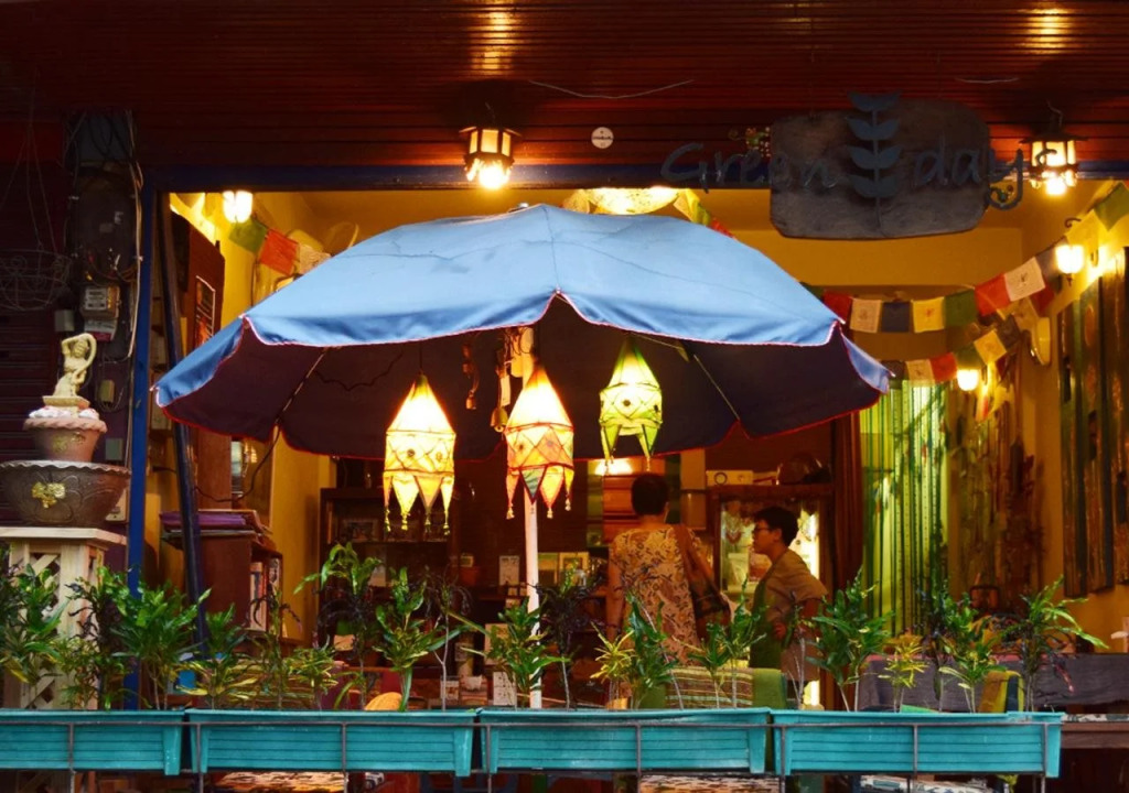 Green days Cafe & Inn