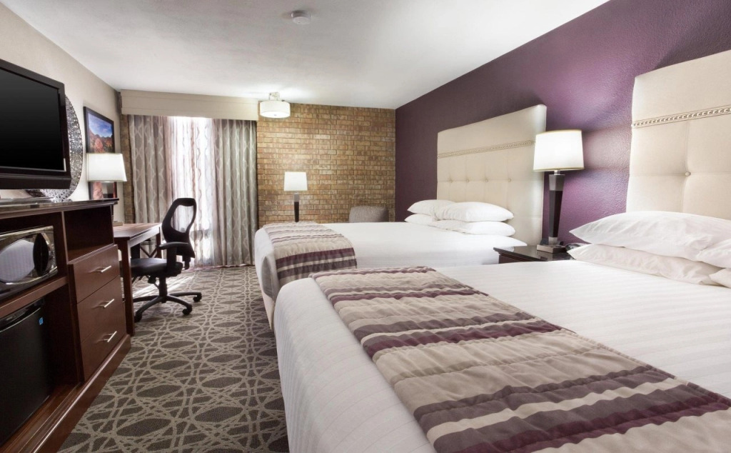 McAllen Plaza Hotel & Suites
