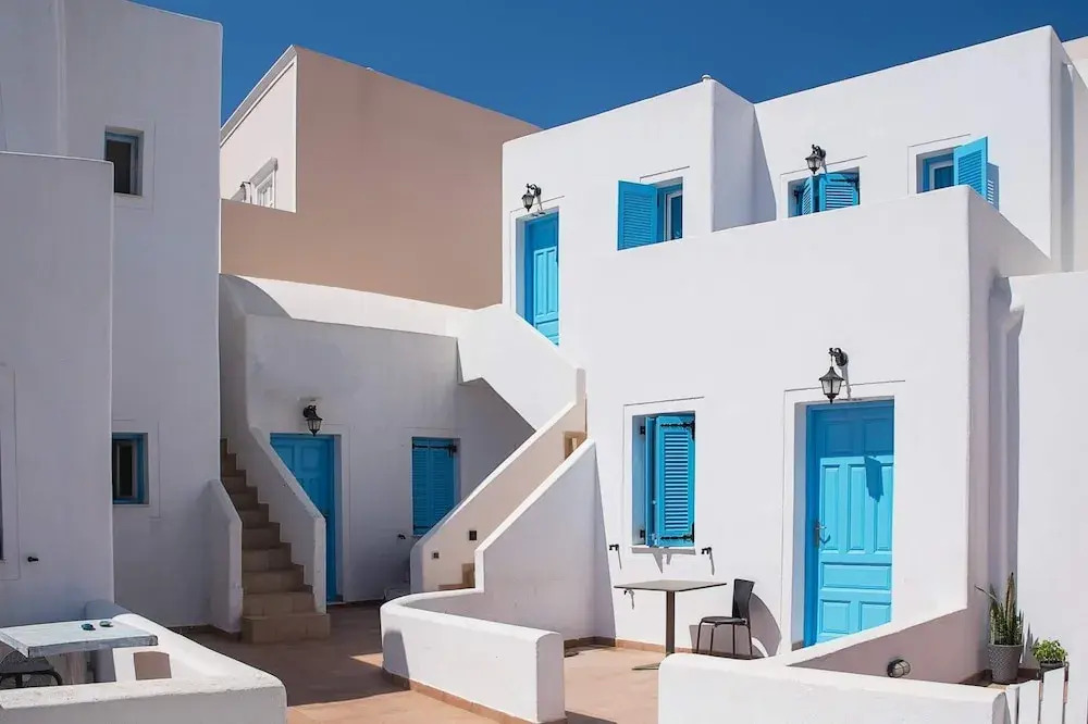 Kamari Sunset Escape With Santorini Views