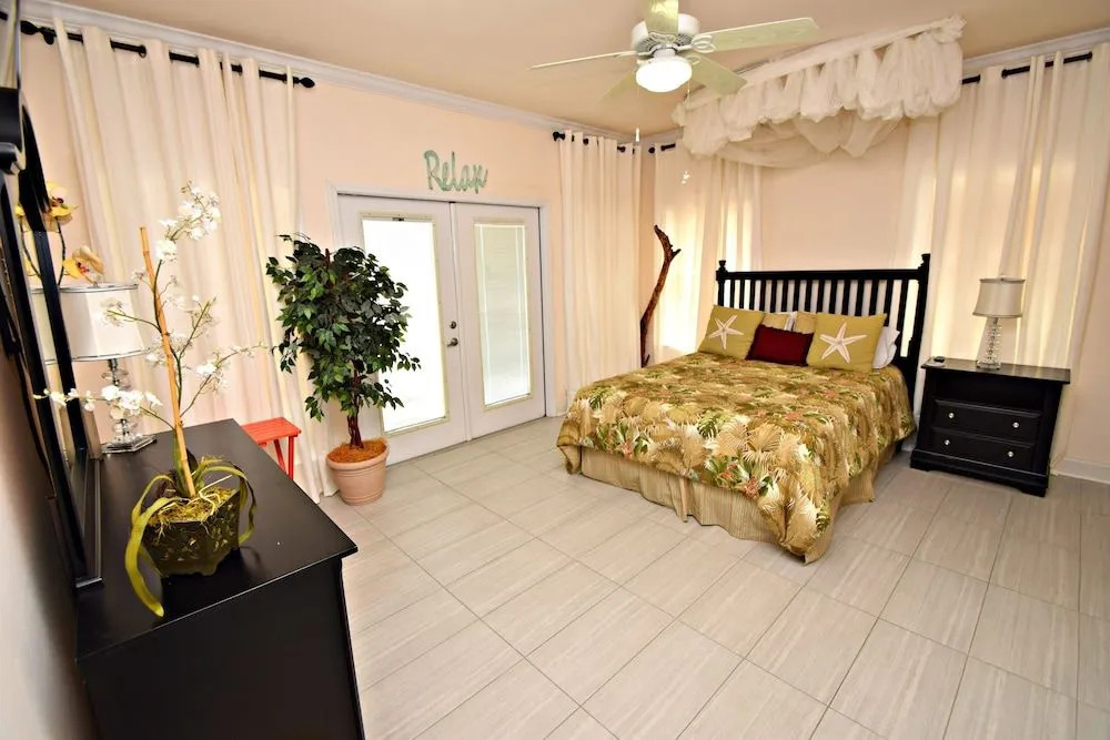 Spinnaker Pointe 1B by RedAwning