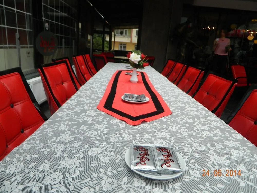 Egas Hotel