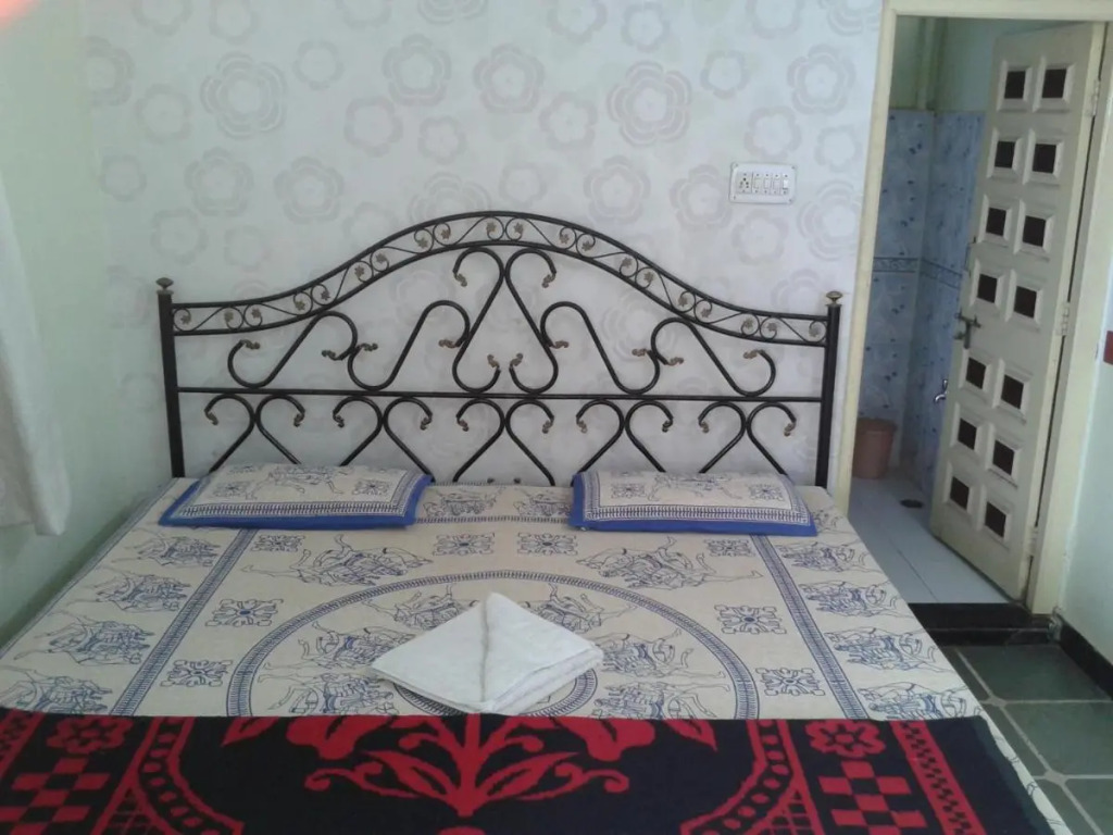 Jag Niwas Guest House & pure veg restaurant