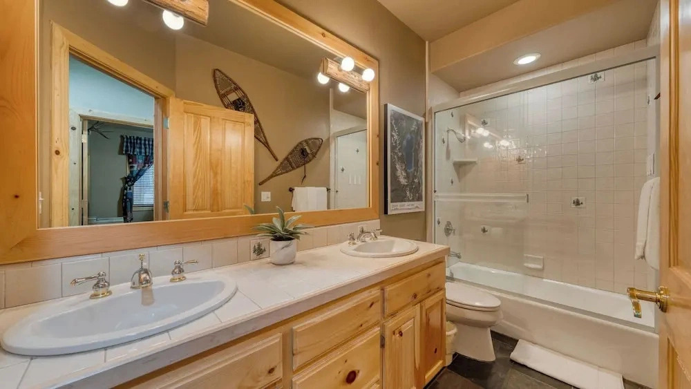 Truckee Mountain Cabin With Hot Tub + Game Room + Forest Views Gray Wolf Lodge by Avantstay