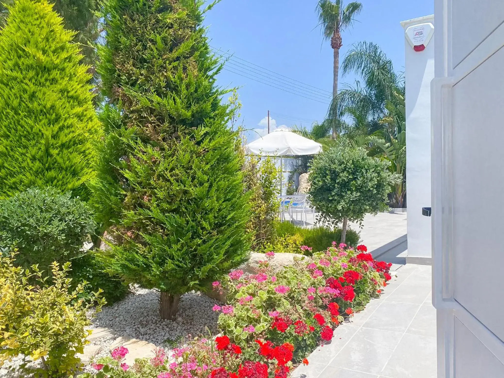 Phaedrus Living: Luxury Villa Ellison