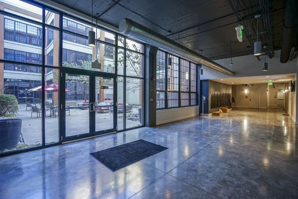 FRONTDESK 800 Capitol Apts Downtown Indy