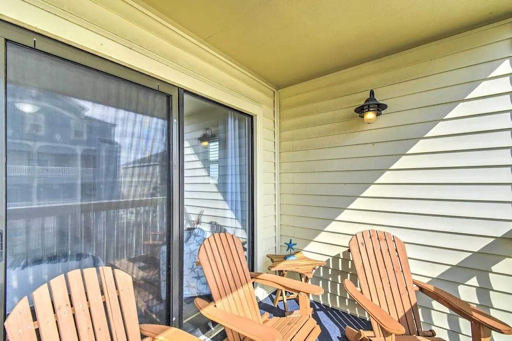 Walk to Beaches: North Myrtle Beach Condo!