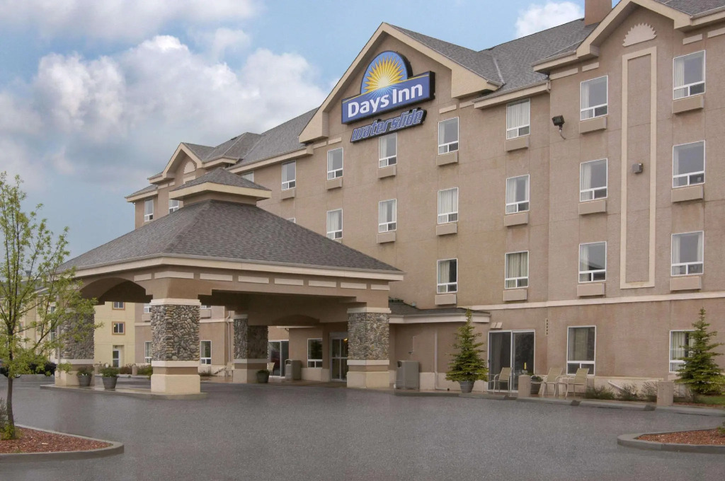 Prairie Crest Red Deer by IHG