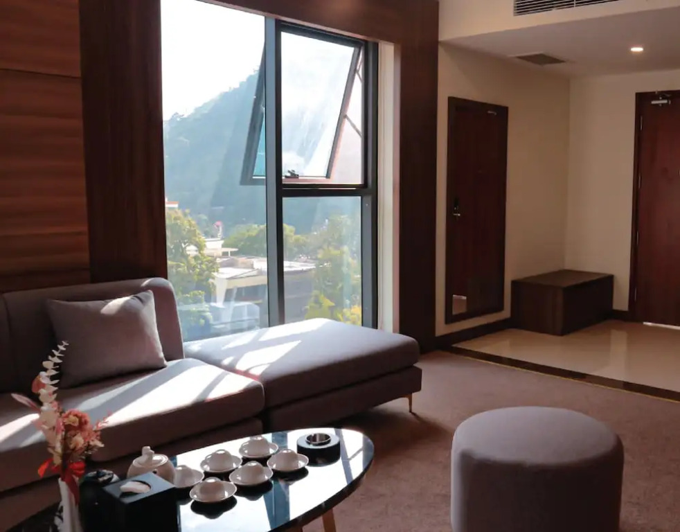 YEN BIEN LUXURY HOTEL