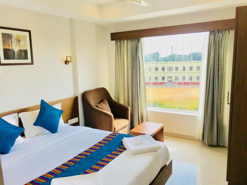 REGALIA INN &SUITES