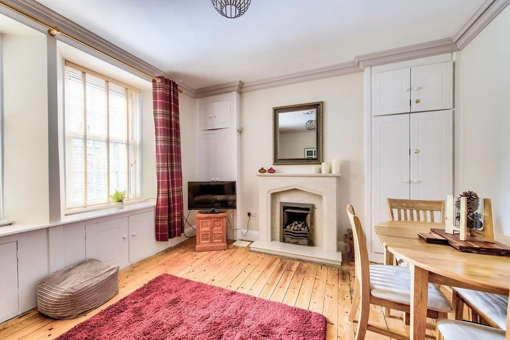 Stylish Royal Mile Apt: Heart of Historic Old Town