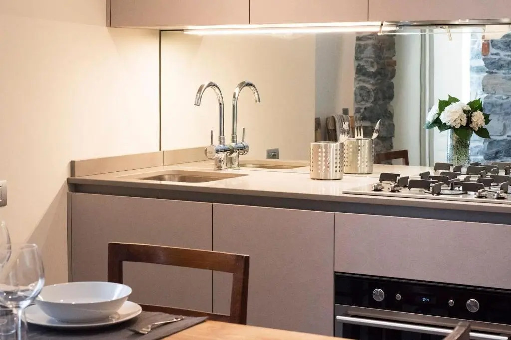 ALTIDO Stylish Apt for 4, close to Como Centre